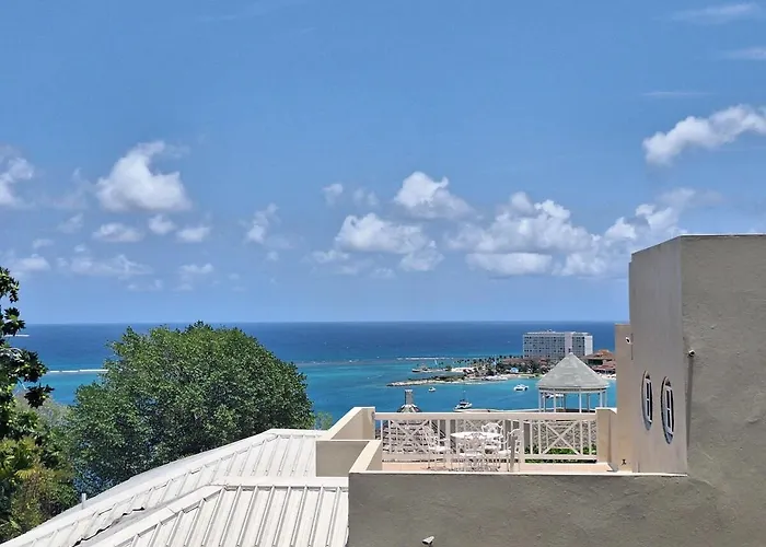 Apartamento Oceanview! Walk To Town And Beach-payment Required To Reserve Ocho Ríos