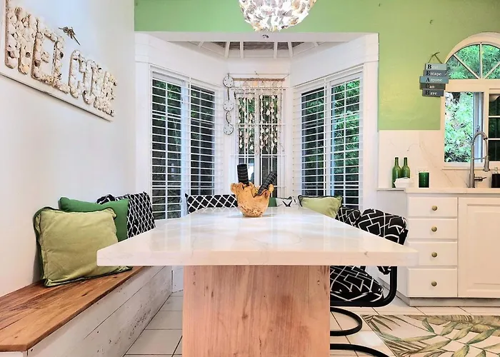 Oceanview! Walk To Town And Beach-payment Required To Reserve * Ocho Ríos