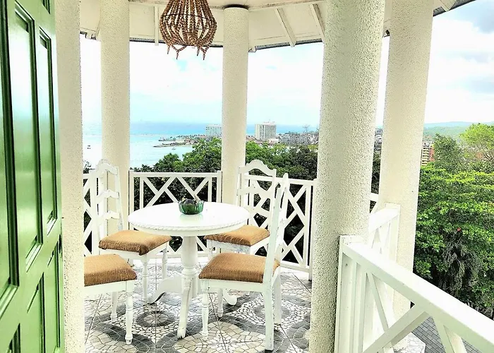 Oceanview! Walk To Town And Beach-payment Required To Reserve